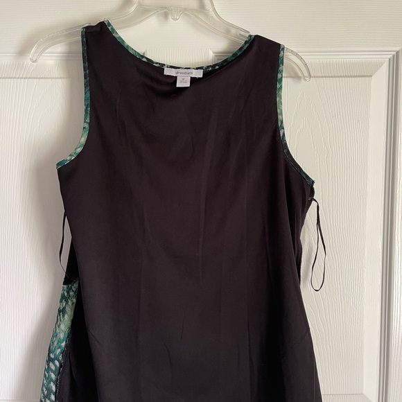 Dressbarn Green and Black Tiered Ruffled Blouse - Picture 9 of 9